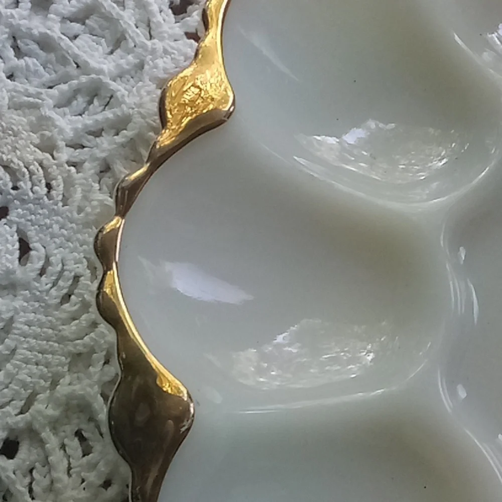 Vintage Anchor Hocking deviled eggs and relish dish. New condition.